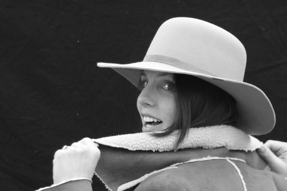 Felt wool hat with large crown with no dents