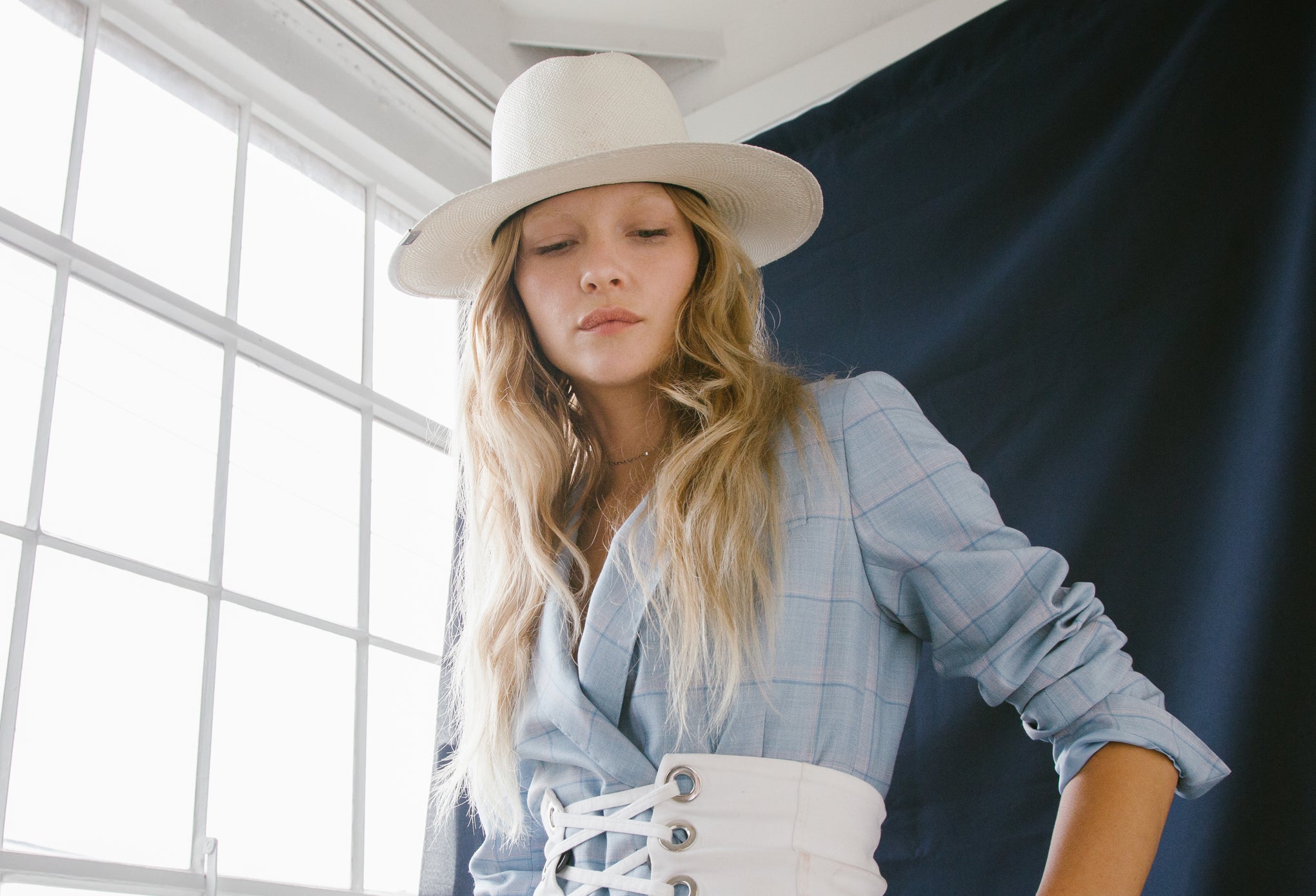 Tips for Finding a Short Brim Hat That Works With Curly Hair